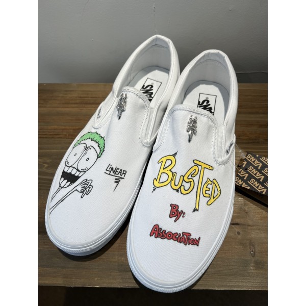 Vans 스니커즈에 크롬하츠 소년이 직접 그린 그래피티 프린트