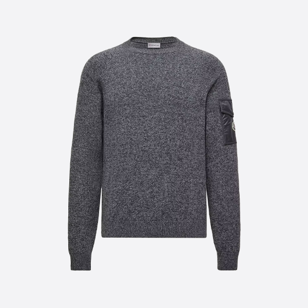 커프스와 주머니가 있는 몽클레어 스웨터