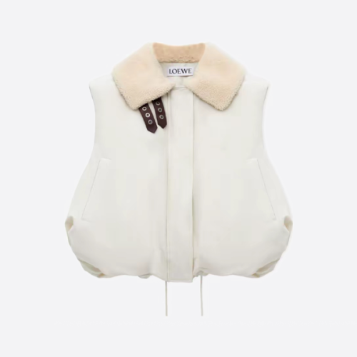 로에베 오프화이트 퍼 칼라 다운 베스트