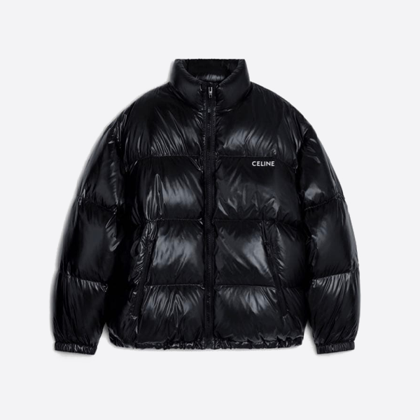 가슴 부분에 작은 레터링 프린트가 있는 셀린느 숏 다운 재킷