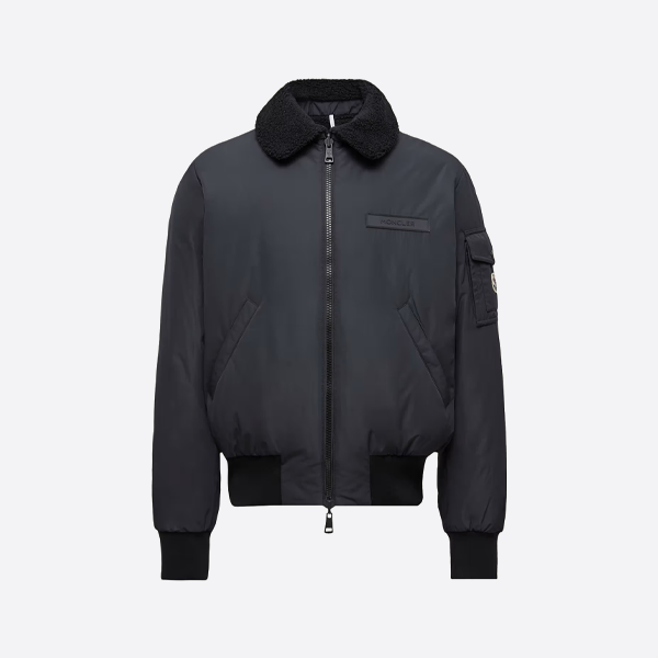 퍼 칼라가 있는 몽클레어 리버서블 다운 재킷